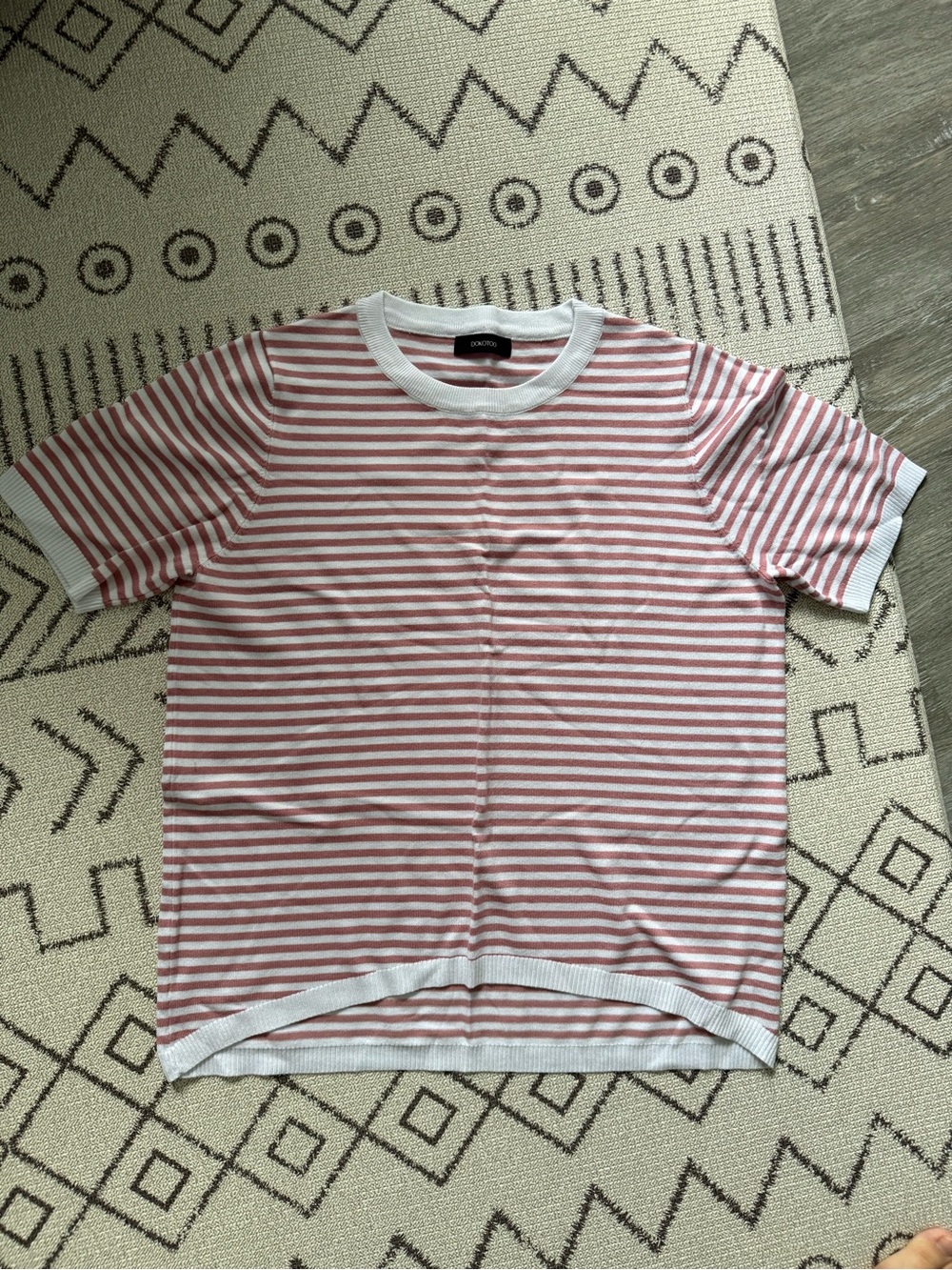 Dokotoo Striped Short-Sleeve Tee in Pink and White size L